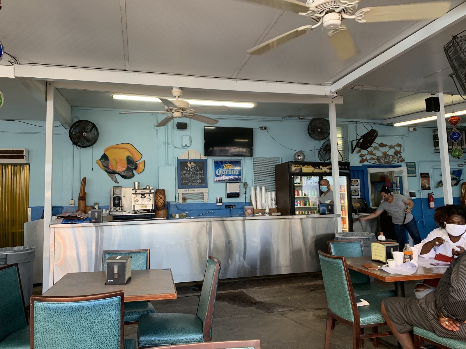 Heads Or Tails Seafood Fish Market & Restaurant